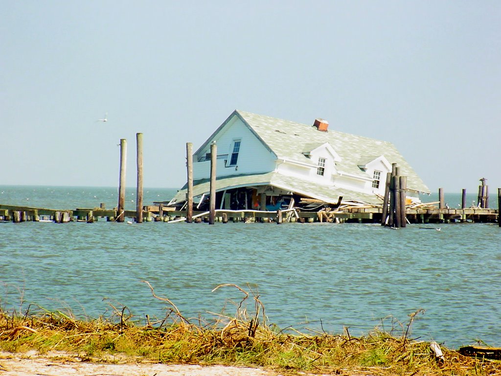 Gloucester Point boat house after Hurricane Isabel (historical)