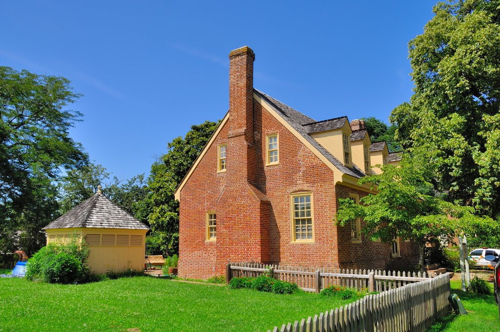 VIRGINIA: YORK COUNTY: YORKTOWN: Smith House (c. 1750, restored) , on Nelson Street west of Main Street