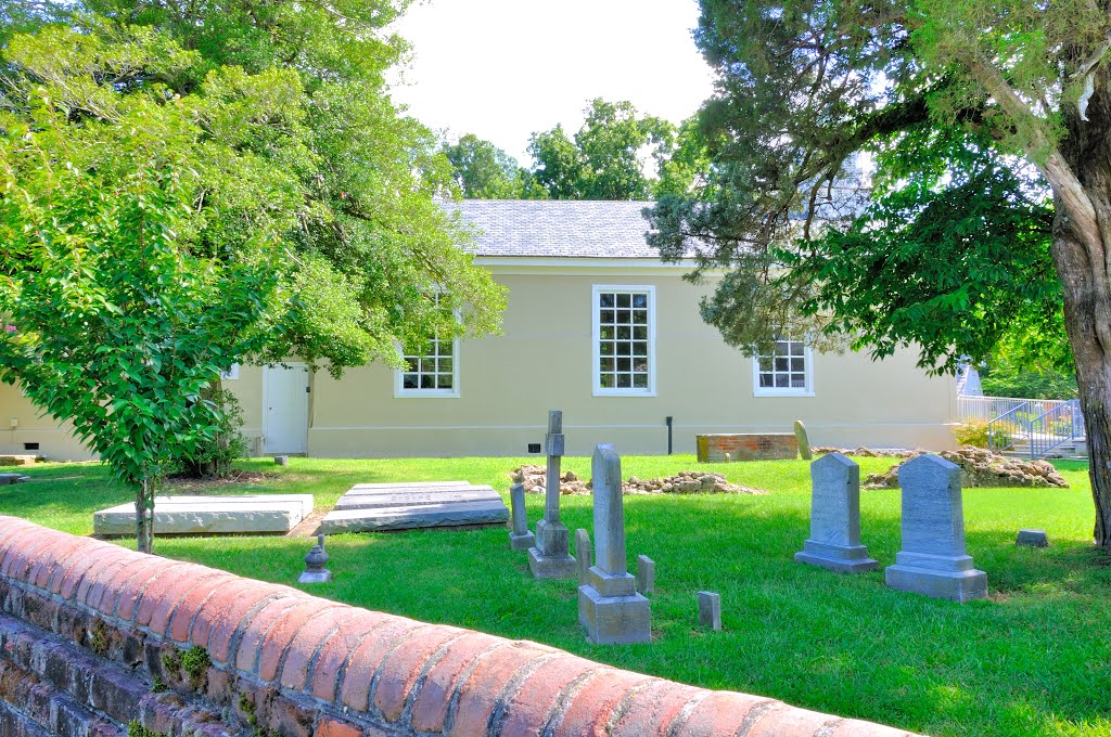 VIRGINIA: YORK COUNTY: YORKTOWN: Grace Episcopal Church (1697), 111 Church Street cemetery