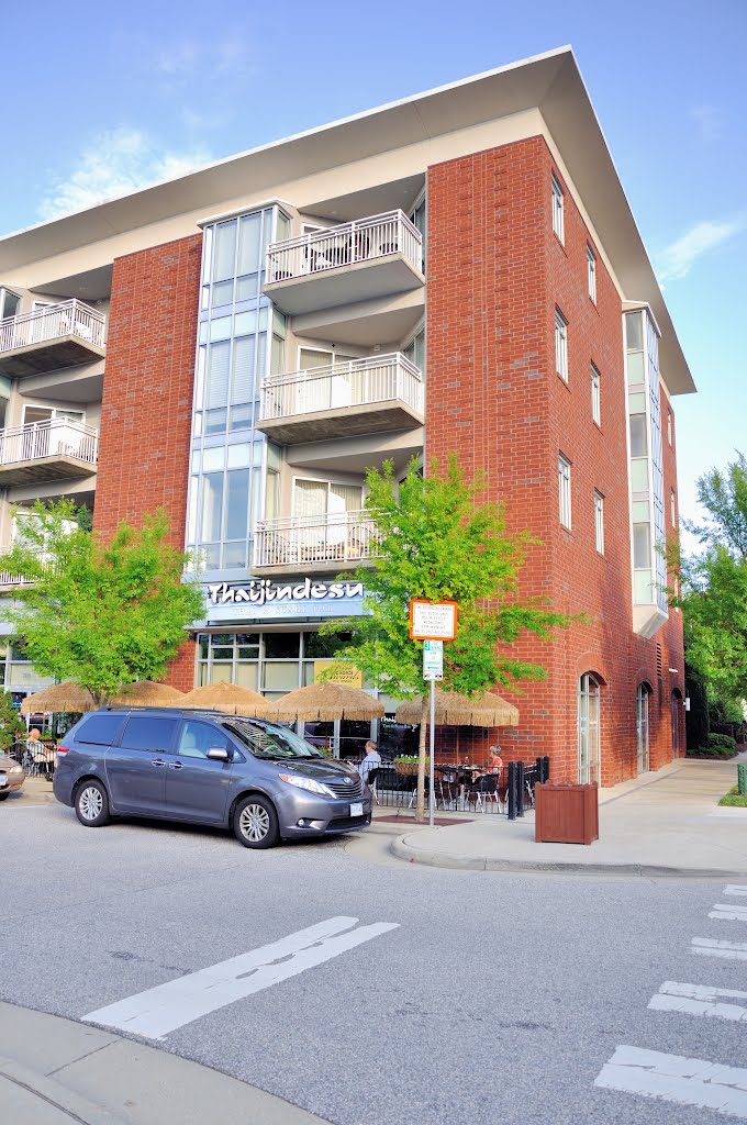 VIRGINIA: NEWPORT NEWS: WILLIAM STYRON SQUARE: Thaijindesu Thai and Sushi Bar