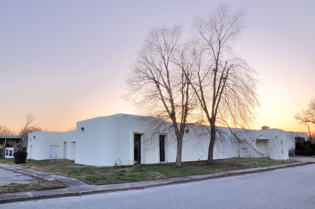 VIRGINIA: NEWPORT NEWS: Adath Jeshurun Synagogue (Orthodox), 12646 Nettles Drive northeast aspect at dusk