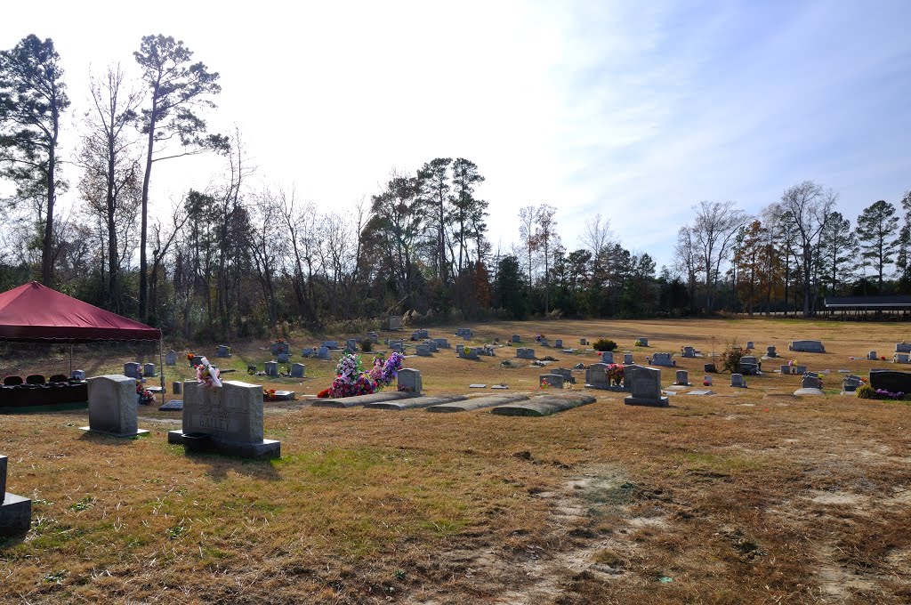 VIRGINIA: ISLE OF WIGHT COUNTY: RUSHMERE: First Gravel Hill Baptist Church, 5186 Old Stage Highway (S.R. 10) cemetery 2