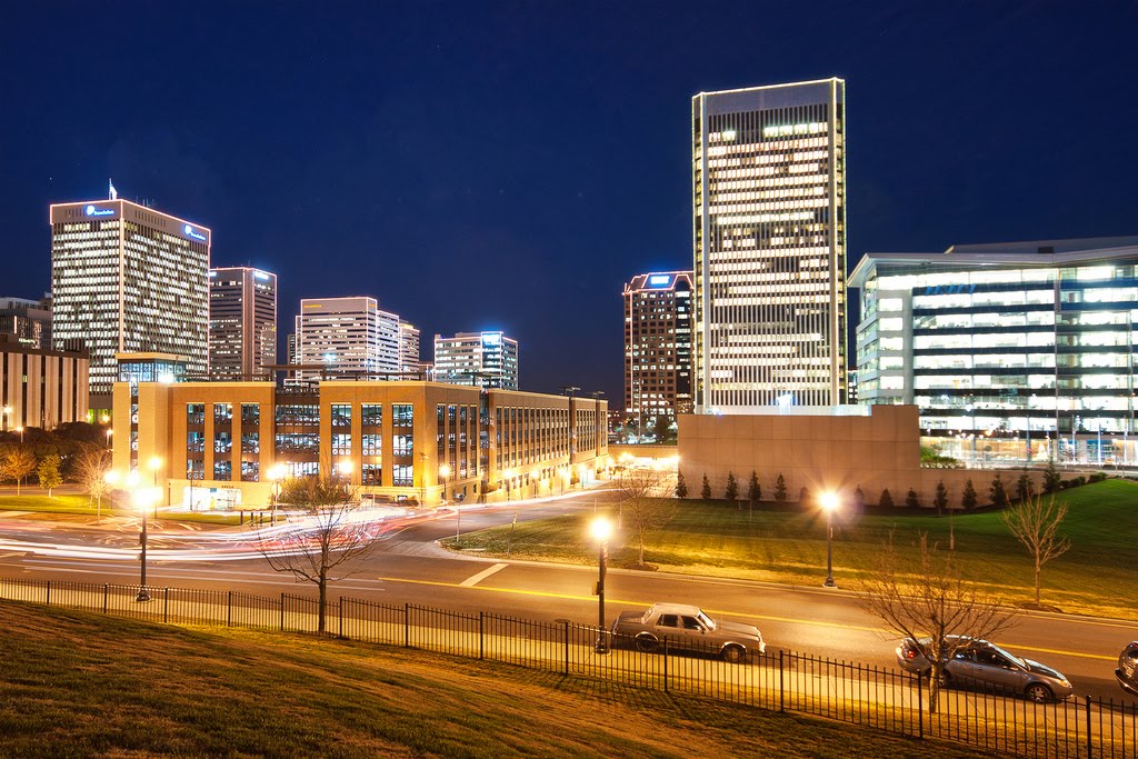 Downtown Richmond skyline, buildings outlined with lights for the holidays. Nikon D300S | Exposure 3 sec | Aperture f/5.6 | Focal Length 14 mm | ISO 100 http://www.flickr.com/photos/skynoir/6515696523/