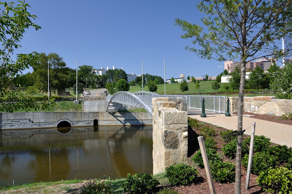 VIRGINIA: RICHMOND: Browns Island Park: Foundry Park Bridge: a shiny new footbridge across the Haxall Canal to South 5th Street
