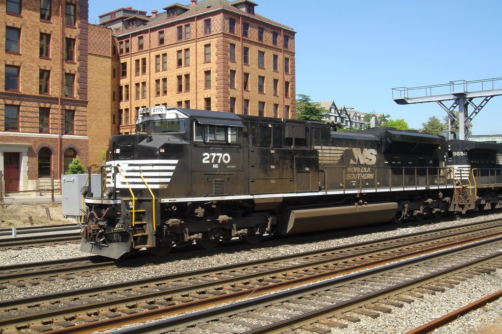 NS Train coming into Roanoke Yard