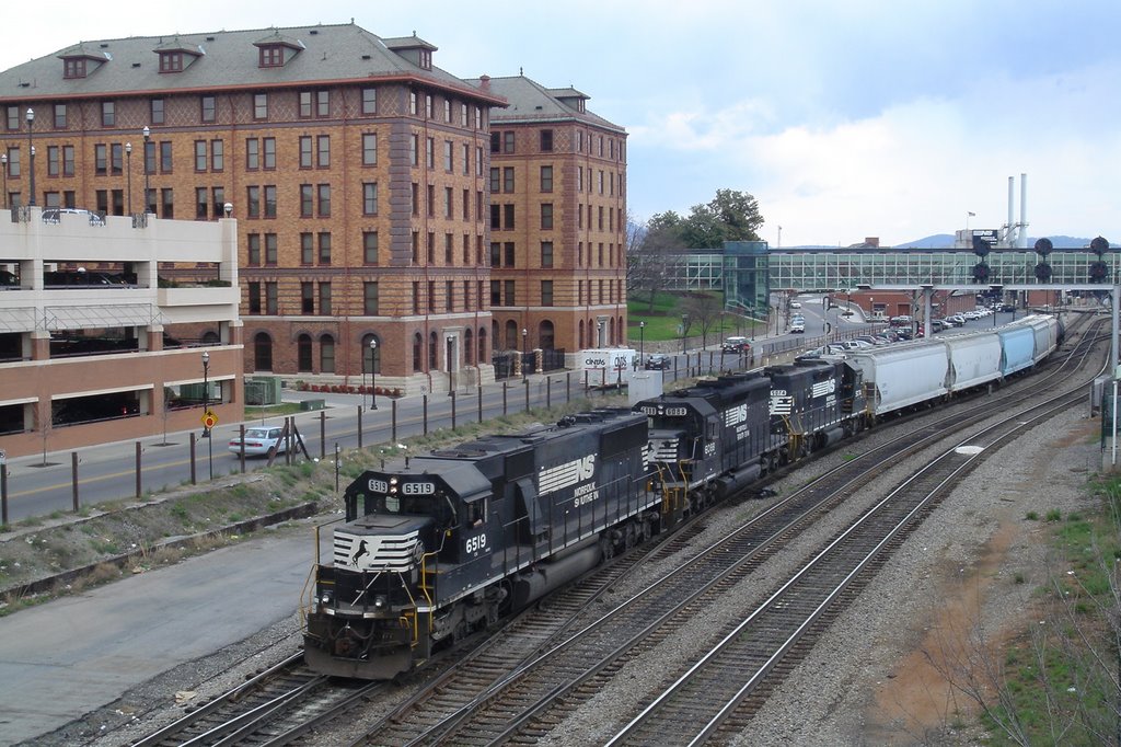 NS train coming into Roanoke