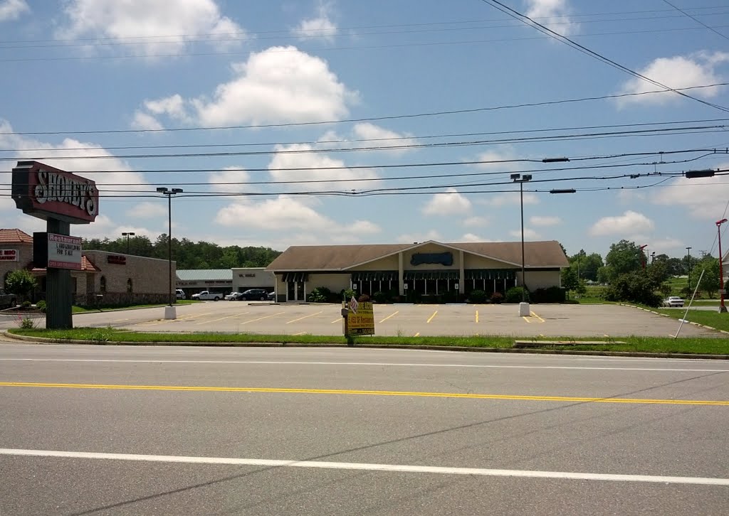 SHONEYS, in South Boston, Virginia, CLOSED