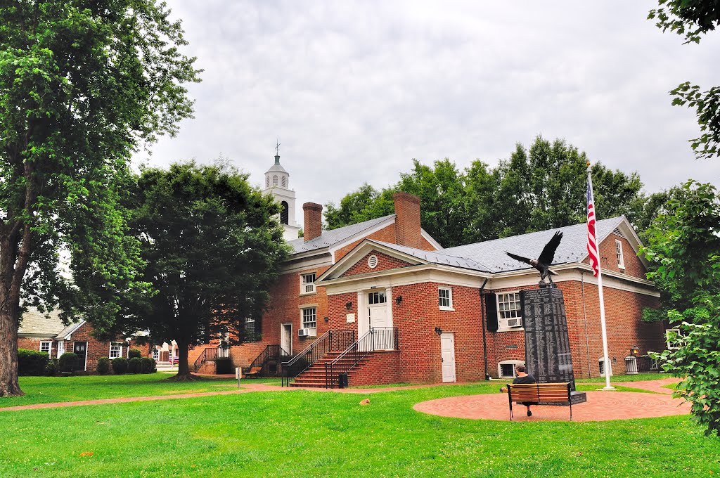 VIRGINIA: ESSEX COUNTY: TAPPAHANNOCK: new Essex County Courthouse (1848), 300 Prince Street rear side view