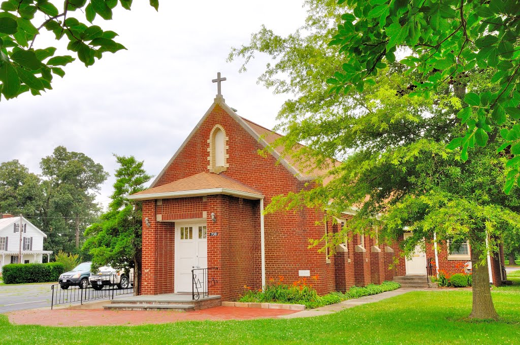 VIRGINIA: ESSEX COUNTY: TAPPAHANNOCK: old St. Timothy Catholic Church (1949), 708 Church Lane (U.S. Route 17)