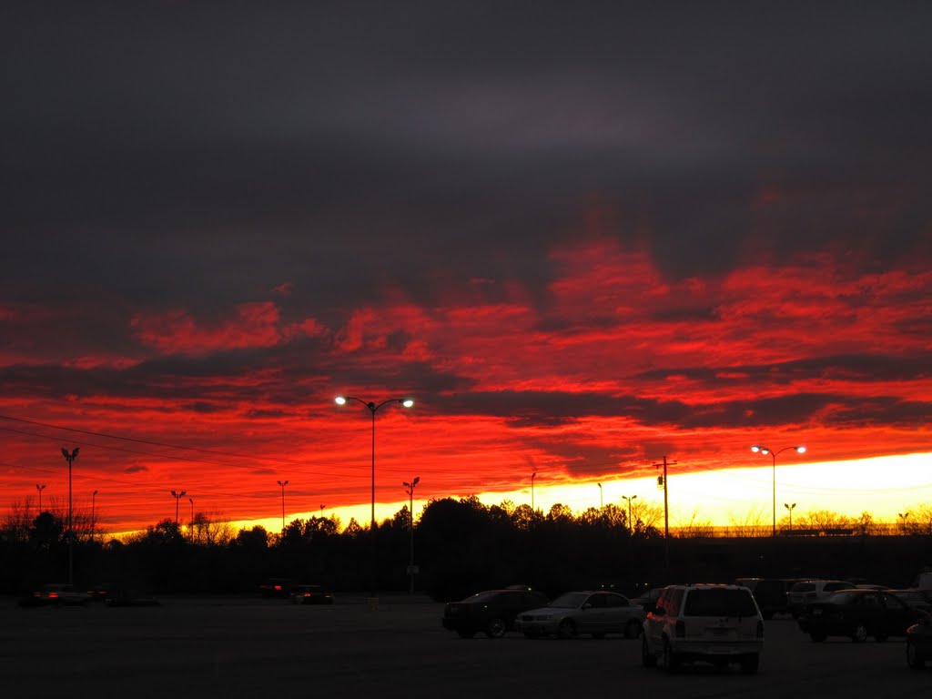 2011-11-23: Fierce Color on a Clear-Cut Edge of a Stratocumulus at Twilight