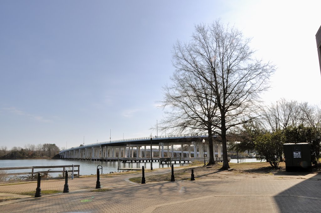 VIRGINIA: HAMPTON: The Settlers  Landing Road Bridge over the Hampton River