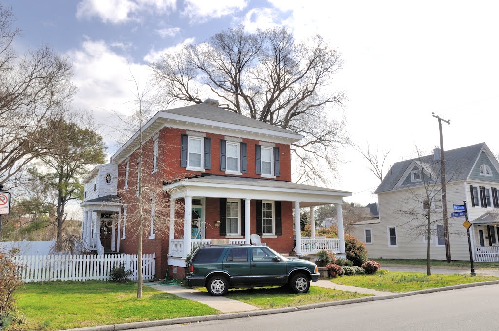 VIRGINIA: HAMPTON: PASTURE POINT: private home at corner of Marshall Street and Elm Avenue 2
