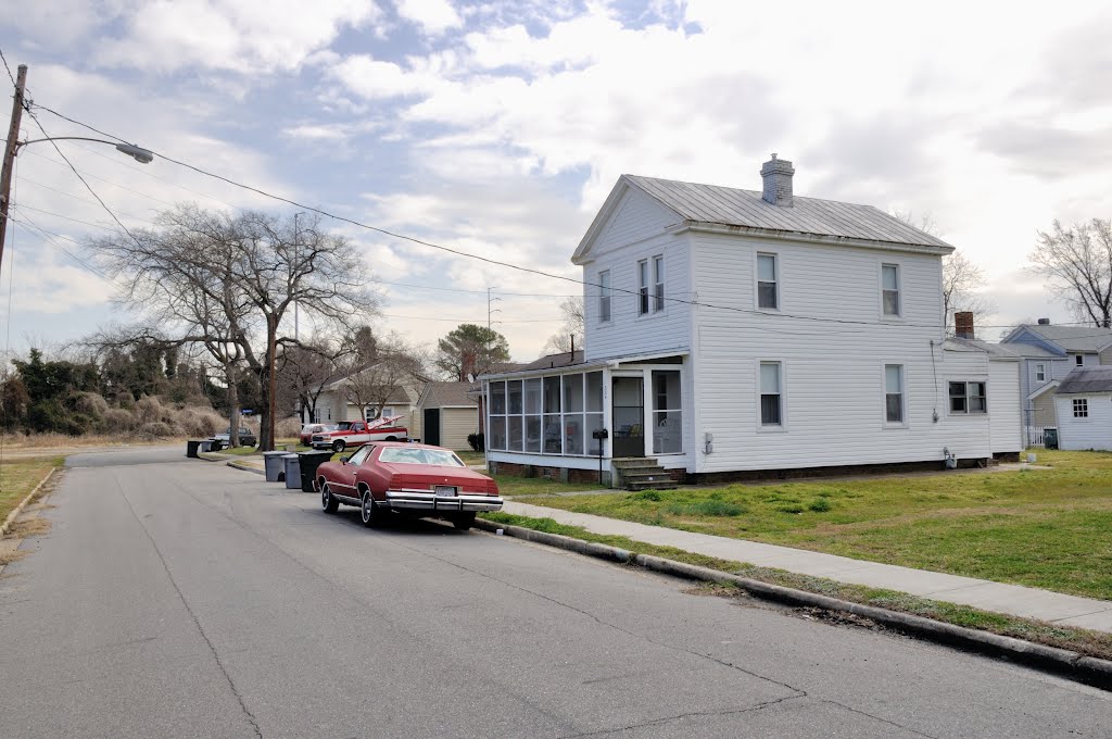 VIRGINIA: HAMPTON: PASTURE POINT: private home, 324 Poplar Avenue