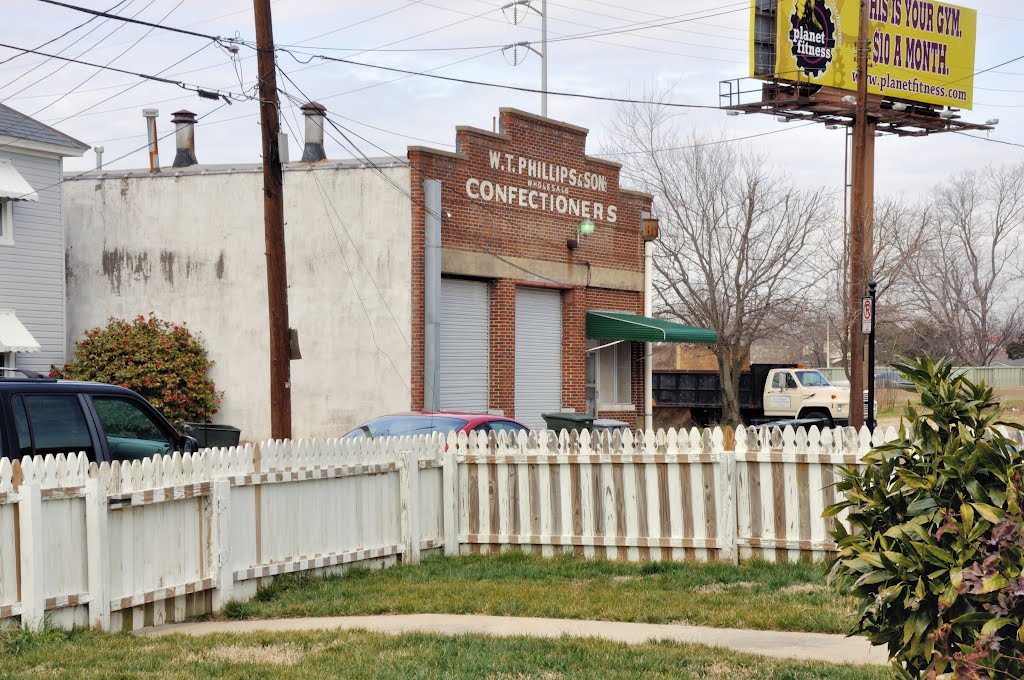 VIRGINIA: HAMPTON: PASTURE POINT: W.T. Phillips & Son Wholesale Confectioners, 614 Washington Street