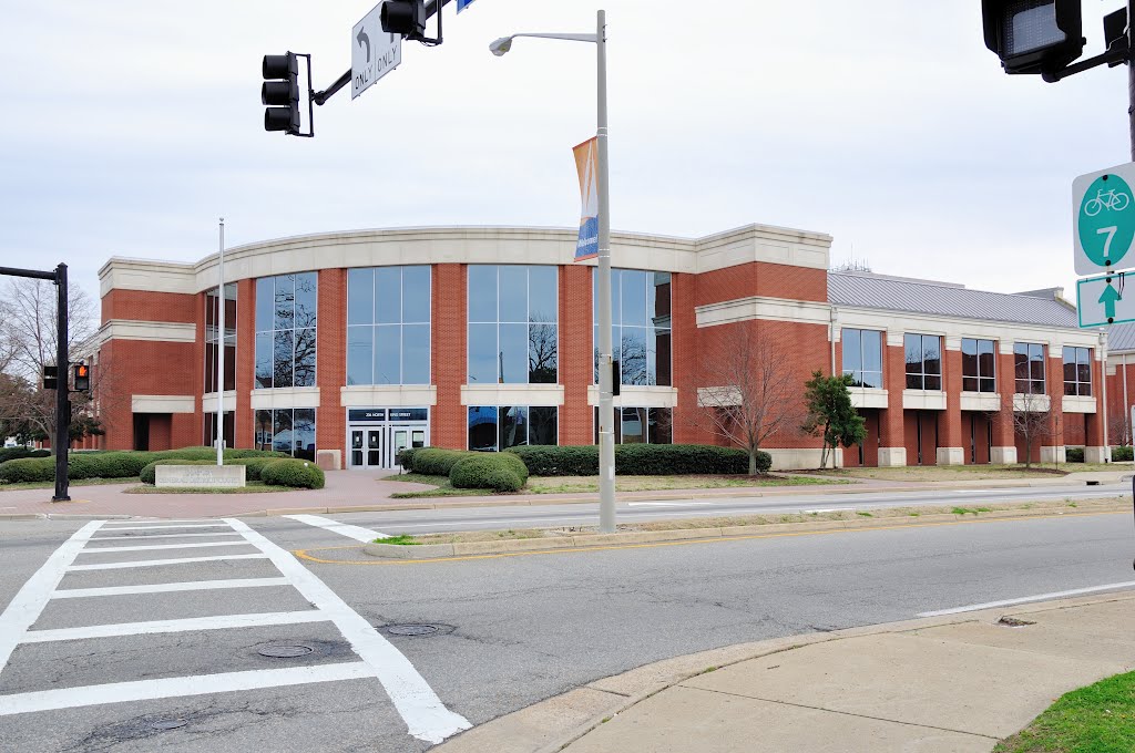 VIRGINIA: HAMPTON: Hampton General District Court from the corner of Pembroke Avenue and King Street