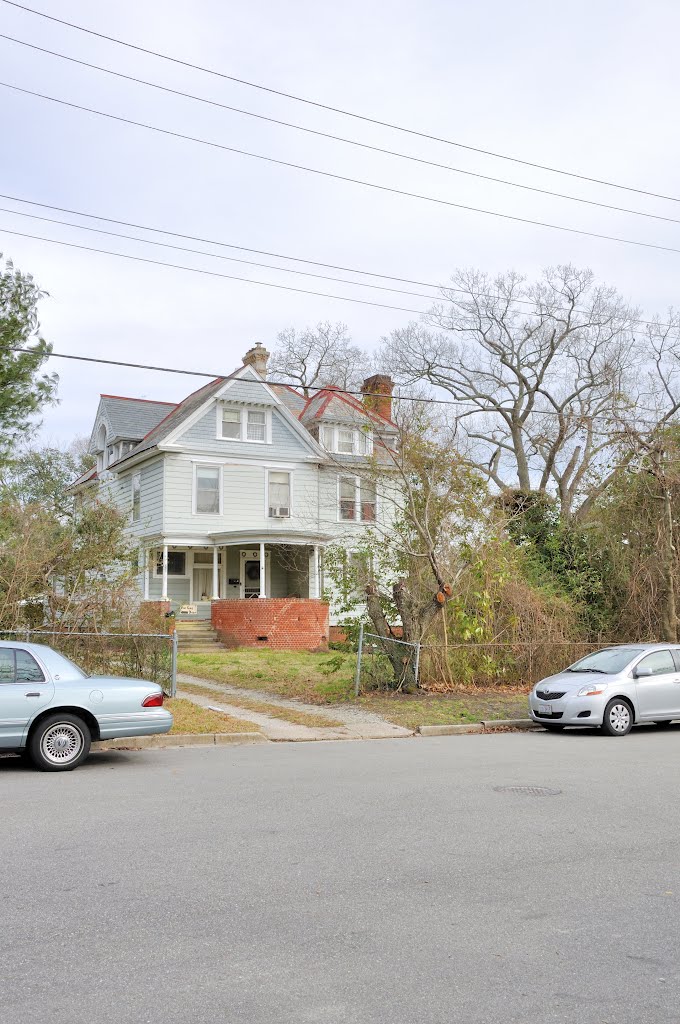 VIRGINIA: HAMPTON: classic houses: house near south end of South Armistead Avenue