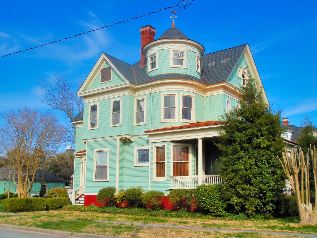 VIRGINIA: HAMPTON: private residence on Victoria Boulevard at Wriothesly