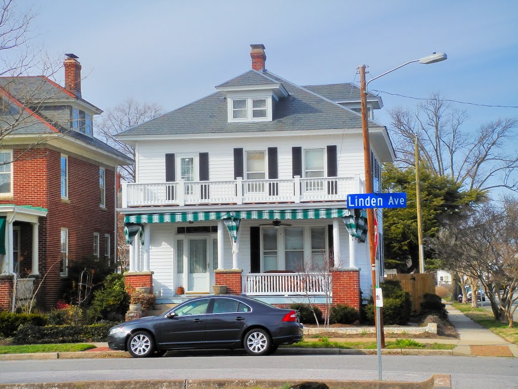 VIRGINIA: HAMPTON: private residence, 50 Linden Avenue and Bridge Street
