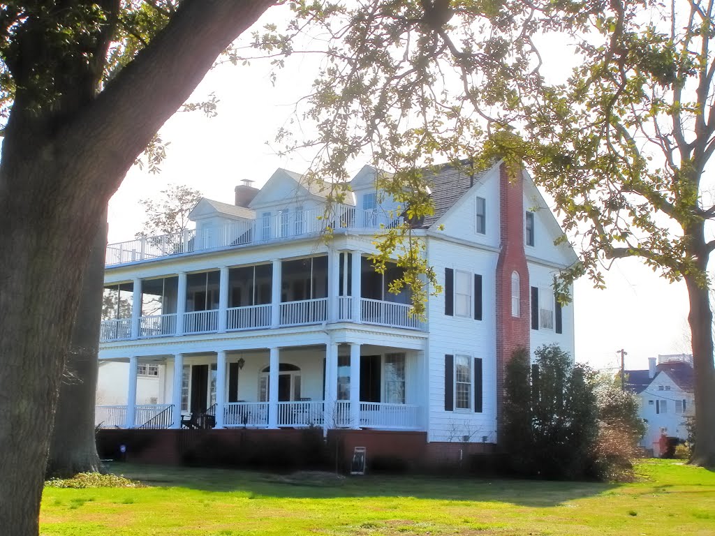 VIRGINIA: HAMPTON: private residence, 609 Bridge Street rear view