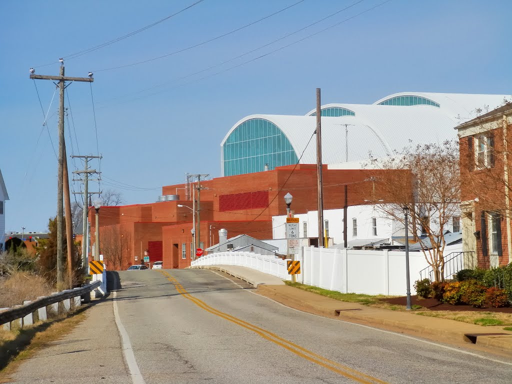 VIRGINIA: HAMPTON: view north on Bridge Street to the Darling Bridge, with the Virginia Air and Space Center ahead on the right 2