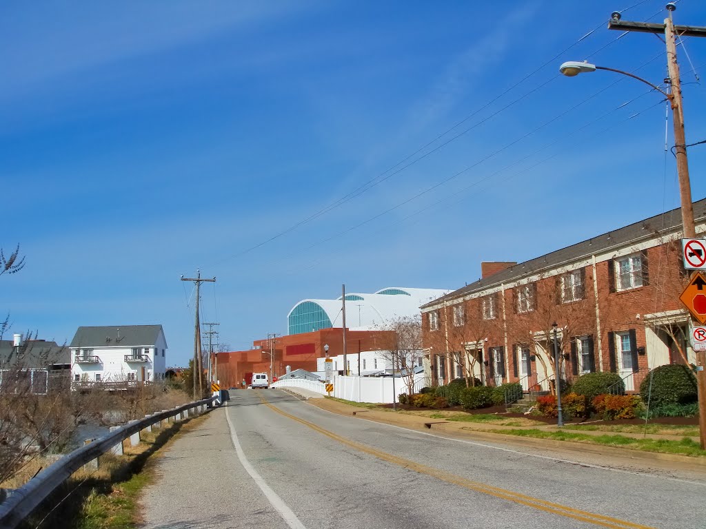 VIRGINIA: HAMPTON: view north on Bridge Street to the Darling Bridge, with the Virginia Air and Space Center ahead on the right