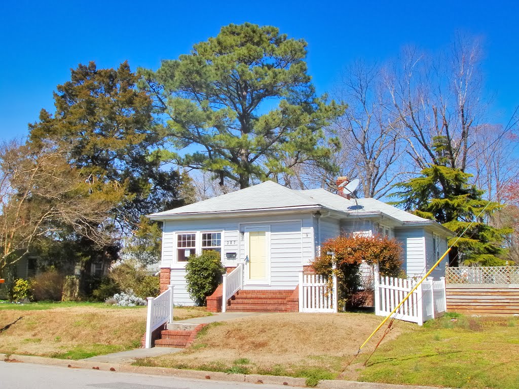 VIRGINIA: HAMPTON: private residence, 307 Old Point Avenue