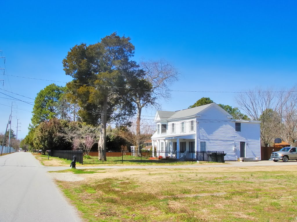 VIRGINIA: HAMPTON: private residence, 551 Old Point Avenue eastern aspect