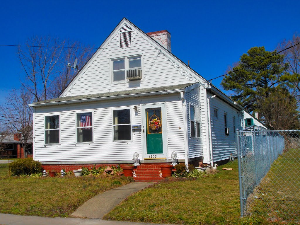 VIRGINIA: HAMPTON: private residence, 1203 East Pembroke Avenue