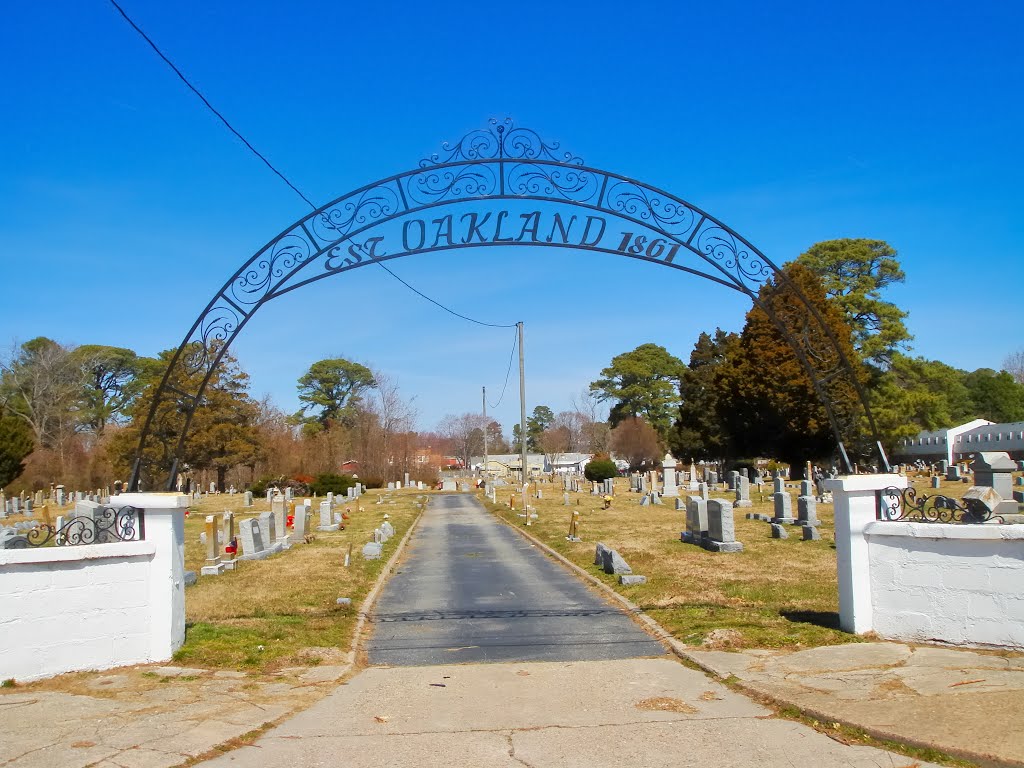 VIRGINIA: HAMPTON: Oakland Cemetery (1861) on East Pembroke Avenue