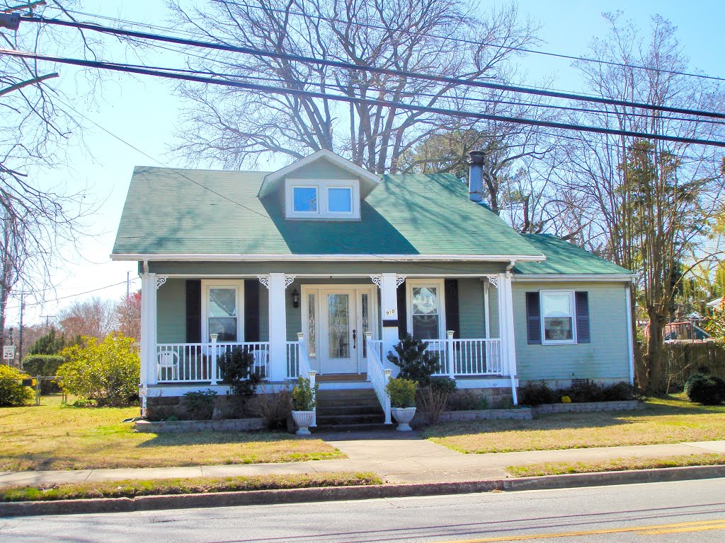 VIRGINIA: HAMPTON: private residence, 910 East Pembroke Avenue