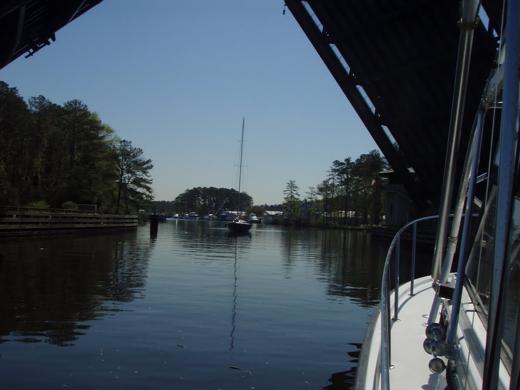 VIRGINIA: ATLANTIC INTRACOASTAL WATERWAY: ALBEMARLE AND CHESAPEAKE CANAL:  passing under Great Bridge Bascule Bridge