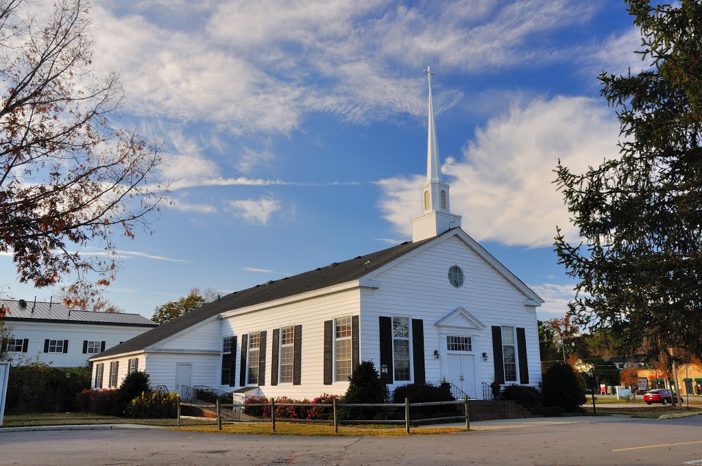 VIRGINIA: CITY OF CHESAPEAKE: Oak Grove United Methodist Church, 472 N Battlefield Boulevard