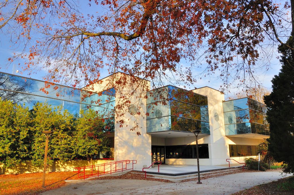 VIRGINIA: CITY OF CHESAPEAKE: Juvenile and Domestic Relations District Court, 301 Albemarle Drive entrance aspect