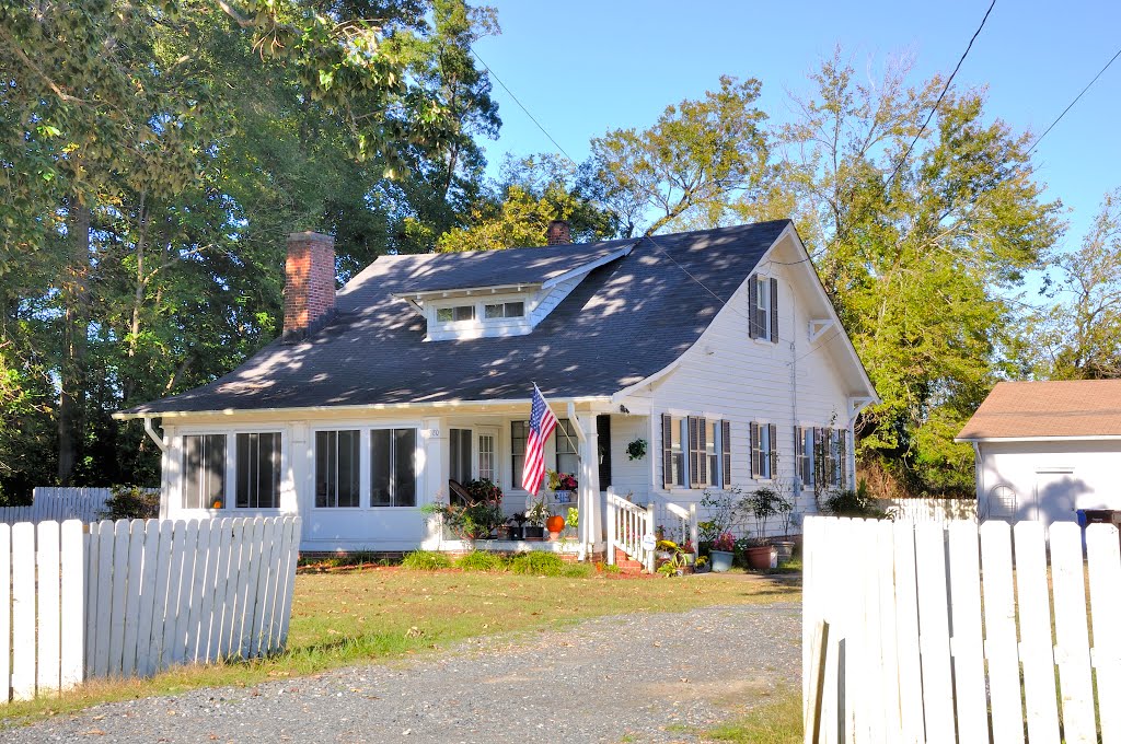 VIRGINIA: CHESAPEAKE: classic home, 980 Bells Mill Road nearer view