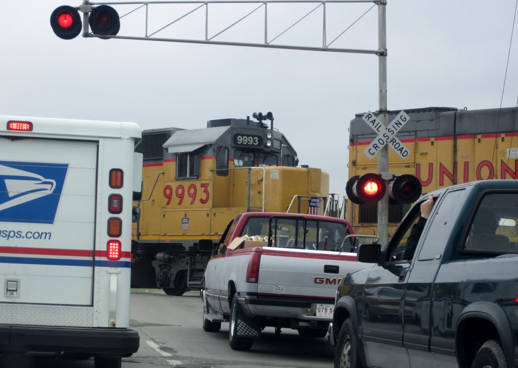 UPY 636, UP 9993, and UPY 686 in Shirland Ave. Beloit, WI