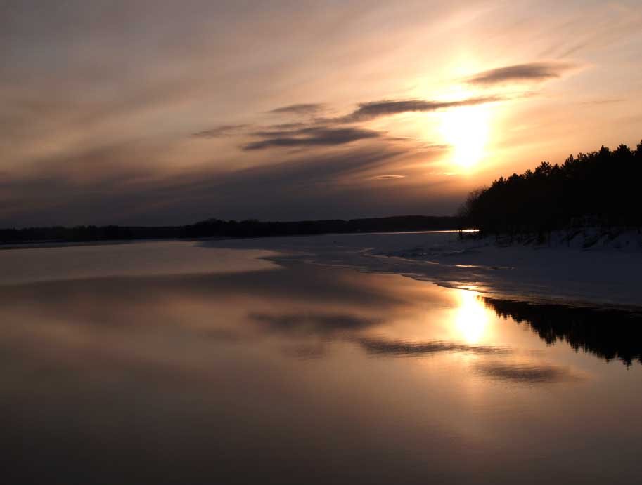 Winter morning at Lake Dubay