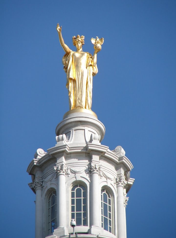 Gold Statue on top of Wisconsin State Capitol in Madison