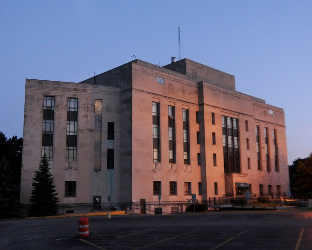 Winnebago Co. Courthouse (1937) Oshkosh WI 7-2014