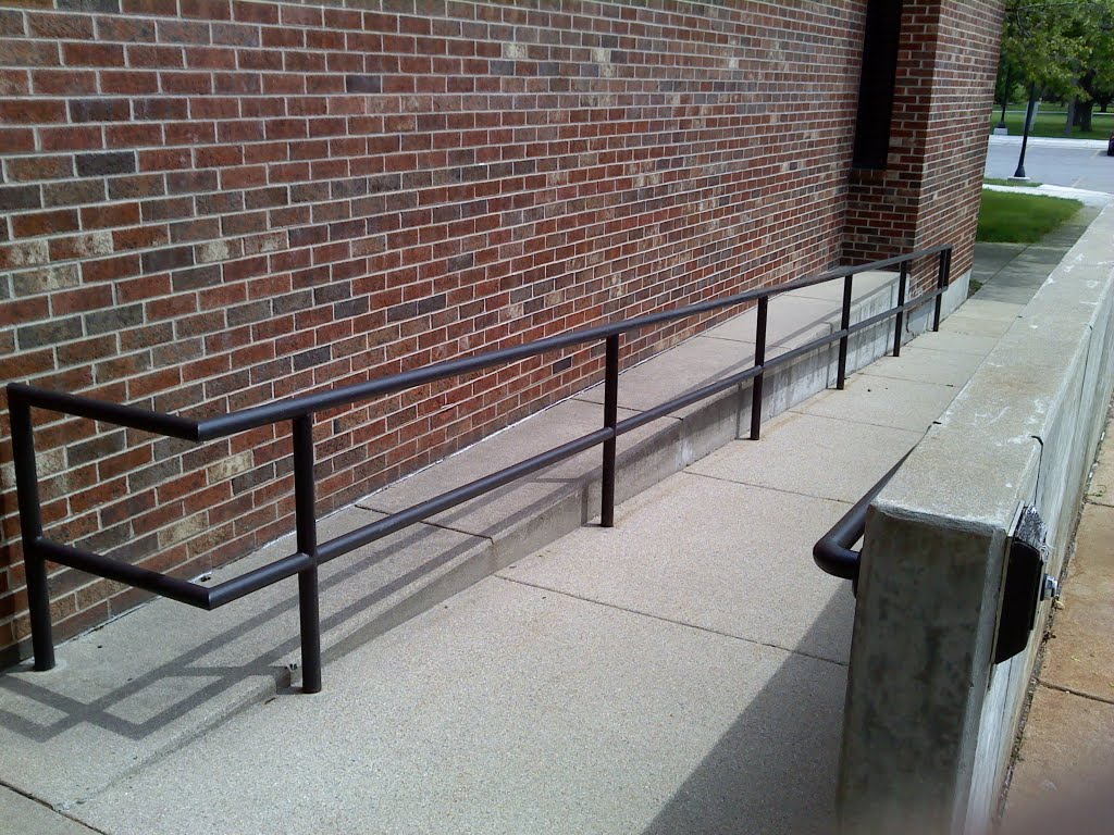 Theater rail
