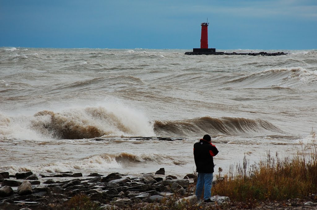 Unknow photographer captures the waves on Lake Michigan