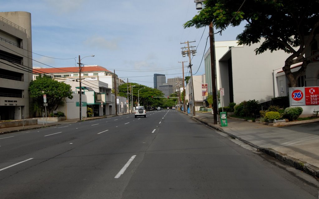 Beretania Street towards downtown Honolulu