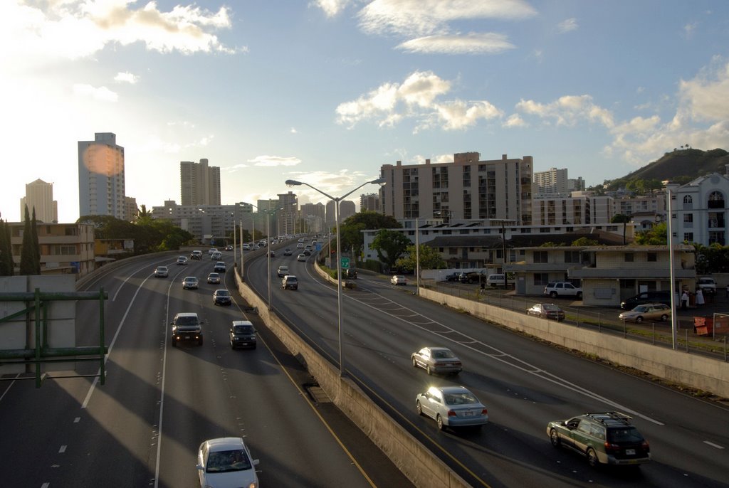 Keeaumoku Street overpass towards downtown Honolulu
