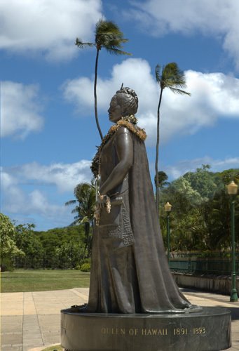 Queen Liliuokalani by the Capitol Building in Honolulu
