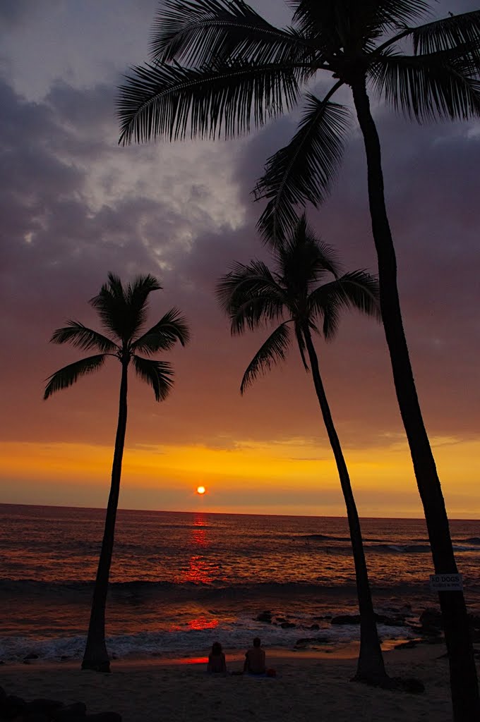 Sunset at Honls Beach, near Kailua-Kona.