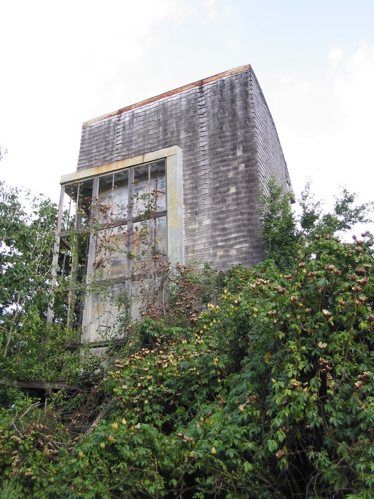Old movie theatre near Kohala Mill