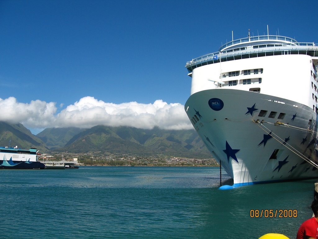 Pride of America at port