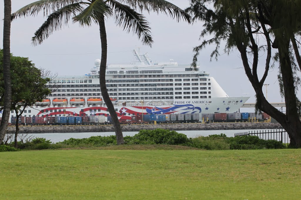 Pride of America, at anchor in Maui