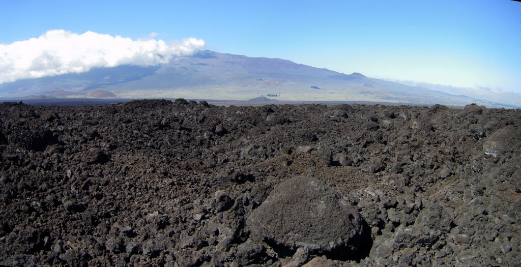 Another old lava flow from Mauna Loa with Mauna Kea in the distance
