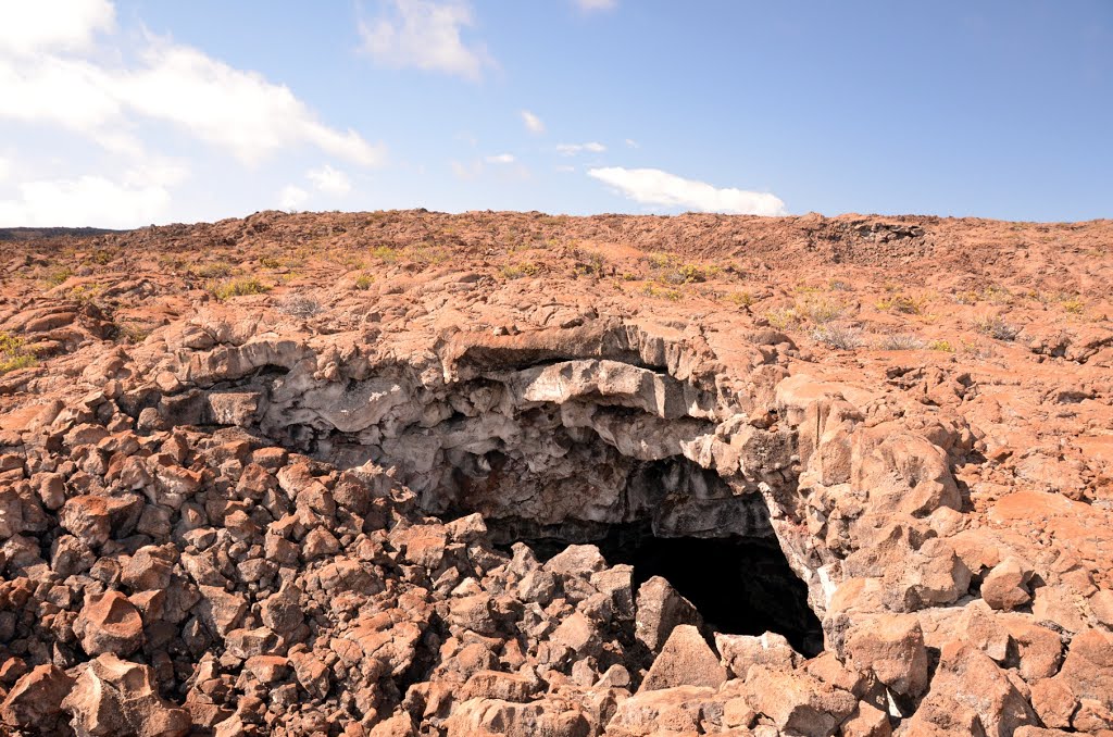 2013-05-05 Collapsed unnamed lava tube on slopes of Mauna Loa