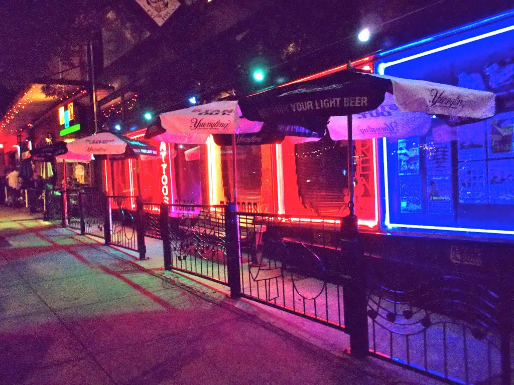 40 Watt and Max Canada